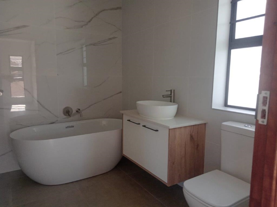 3 Bedroom Property for Sale in Wavecrest Eastern Cape
